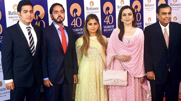 Mukesh Ambani along with his family (Photo courtesy: PTI)